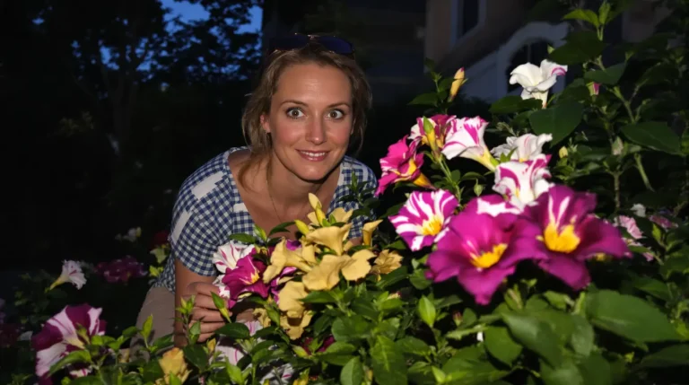 Cette vivace fleurit la nuit, pousse en 60 jours et transforme votre jardin au printemps